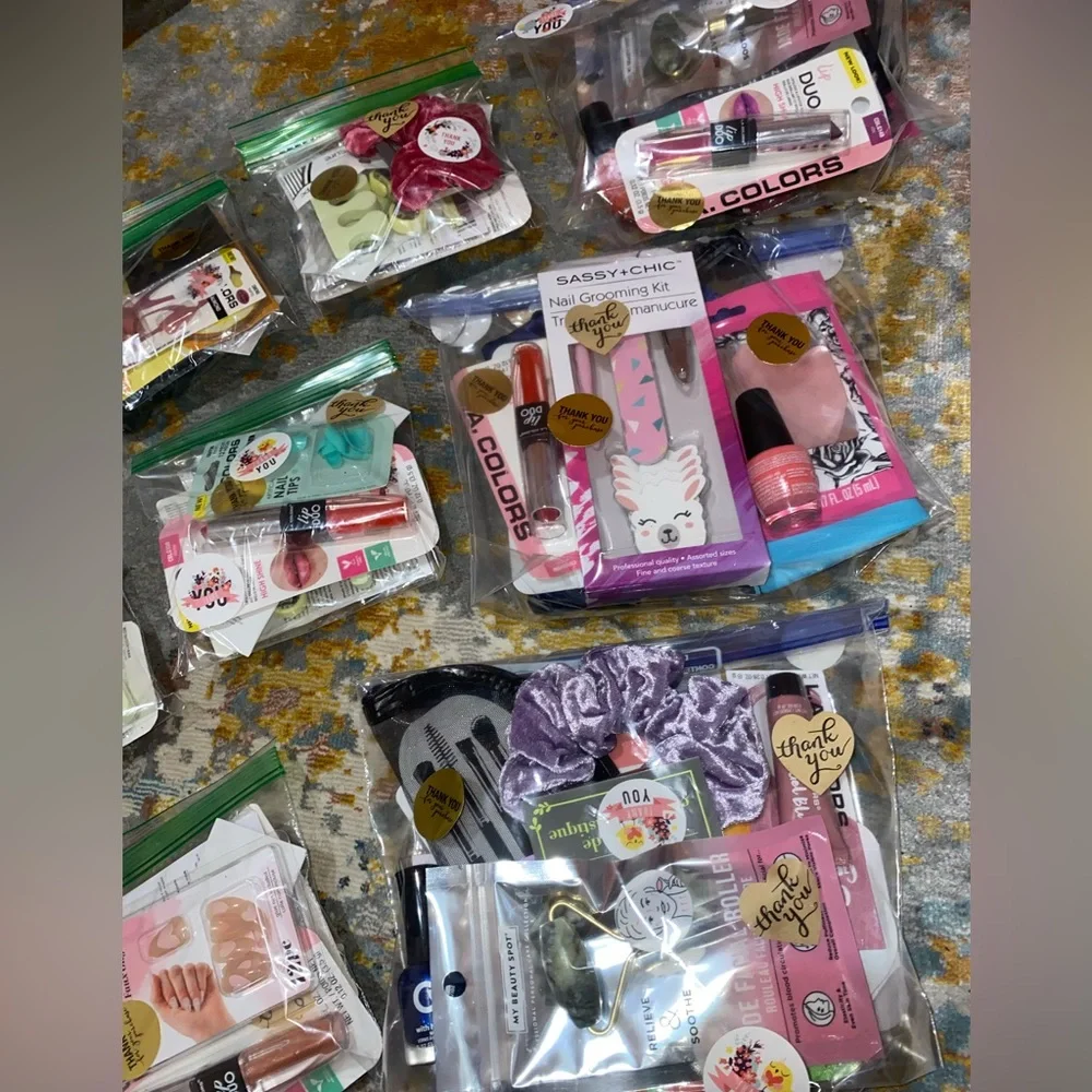 FREE GIFTS WITH PURCHASE 🎁 - Picture 3 of 12